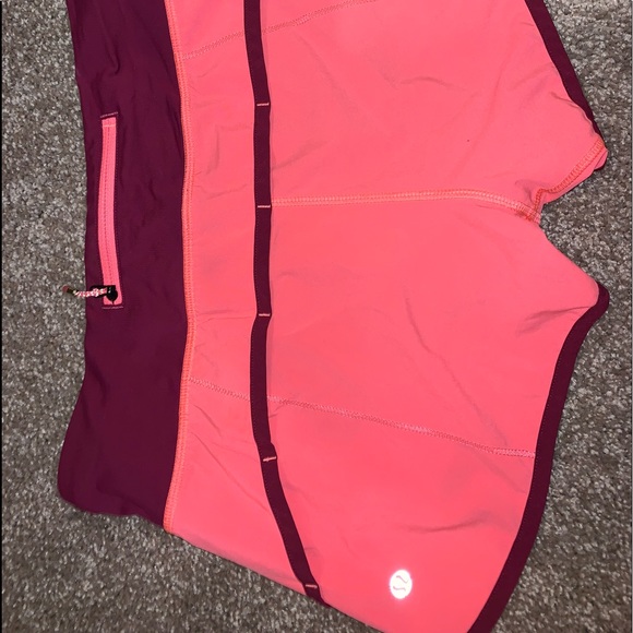 Lululemon shorts great condition size 4 - Picture 2 of 2